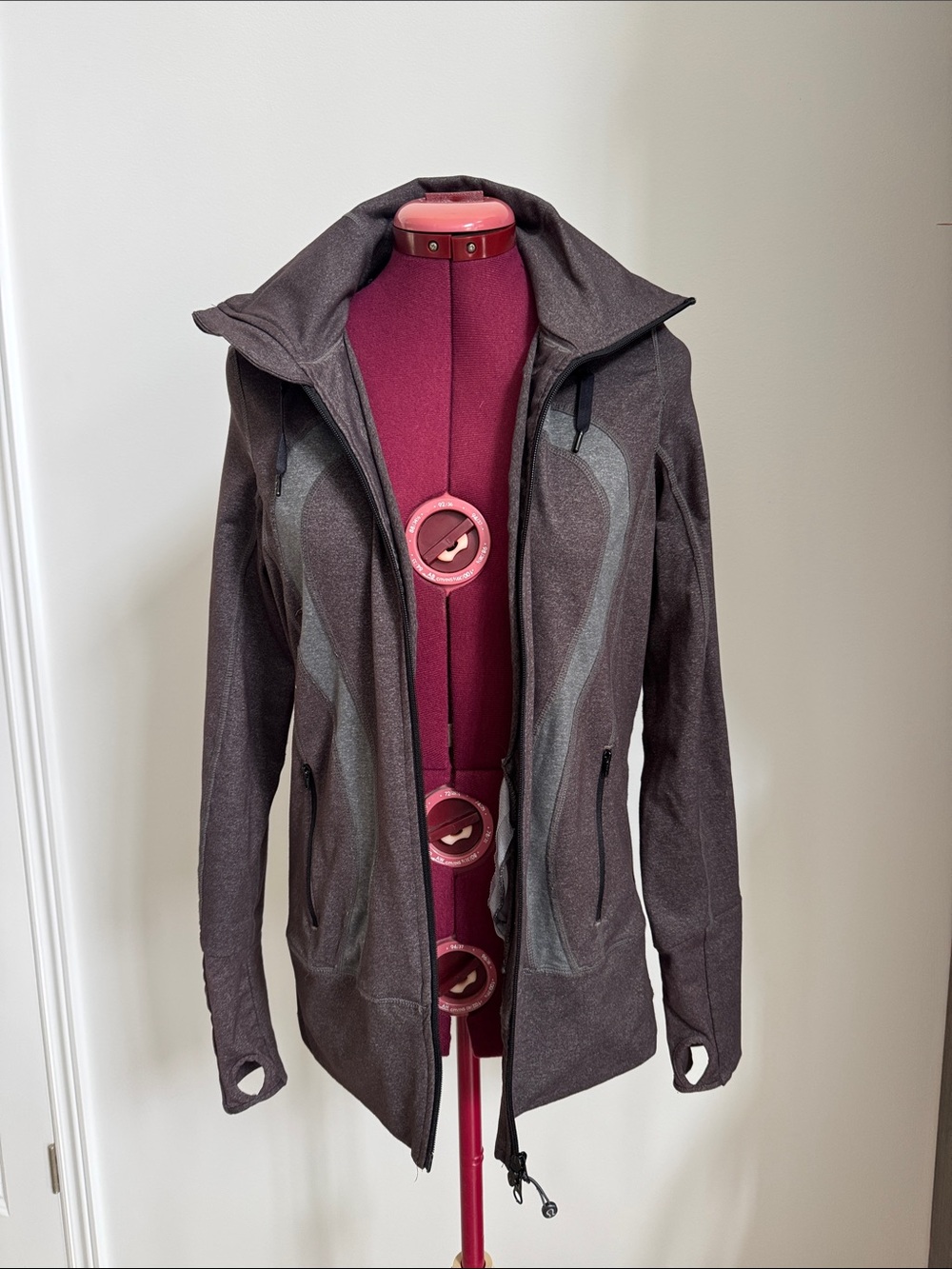 Lululemon Stride Hooded Jacket Size 10 - Picture 3 of 12